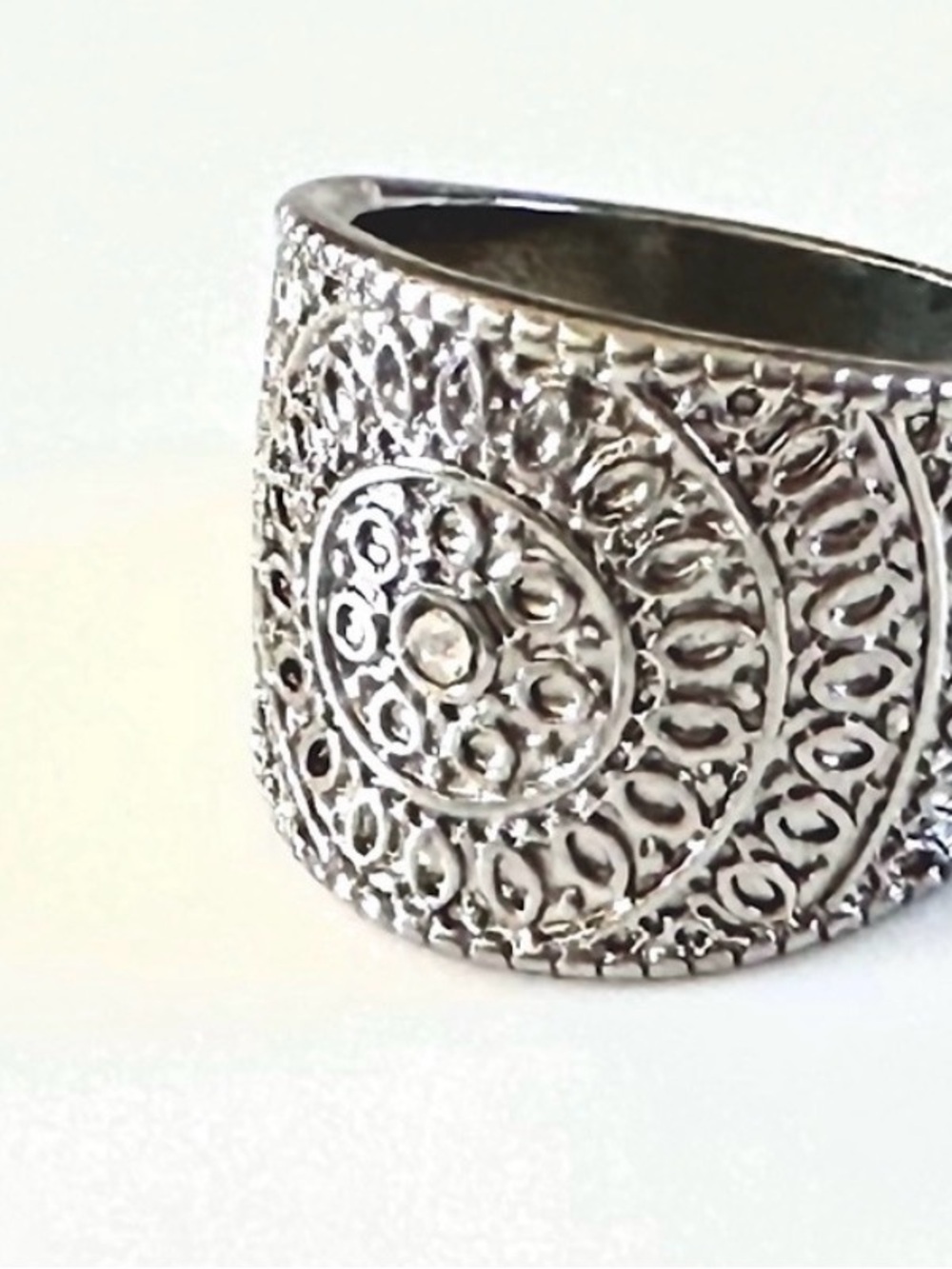 Banana Republic Silver-Tone Medallion Wide Band Ring w/ a Center Stone